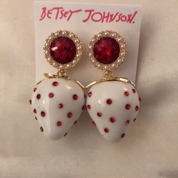 Betsey Johnson White Resin Strawberry Drop Earrings Red Crystal & Faux Pearl NWT - Picture 3 of 12